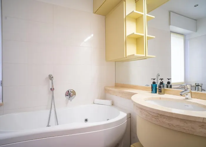 شقة Center - Authentic Yet Modern Retreat *